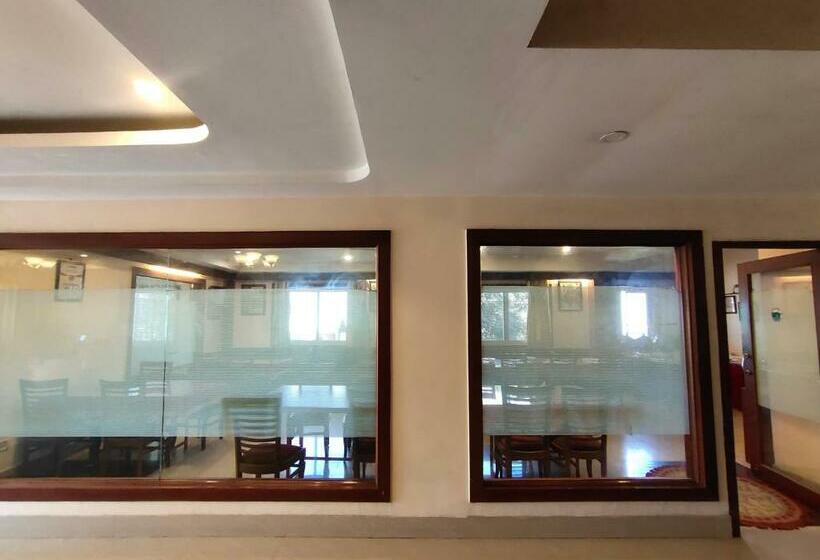 בית מלון כפרי De Regency