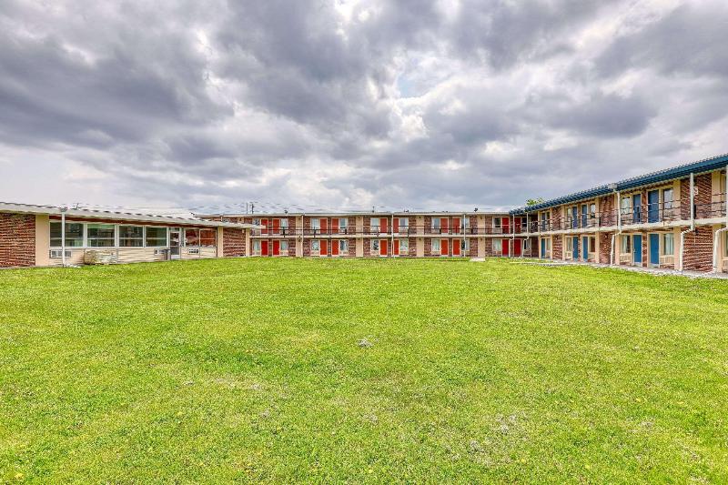 酒店 Suburban Studios Neenah