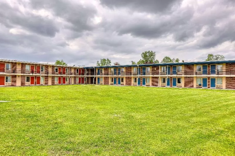 ホテル Suburban Studios Neenah