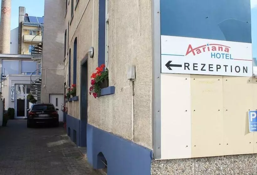 فندق Aariana
