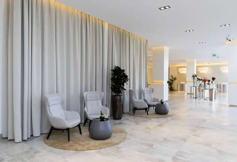 هتل Arjaan By Rotana Dubai Media City
