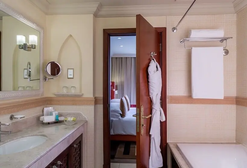 هتل Arjaan By Rotana Dubai Media City