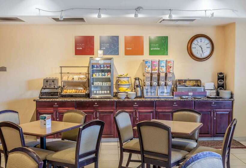 فندق Comfort Inn & Suites Airport Convention Center