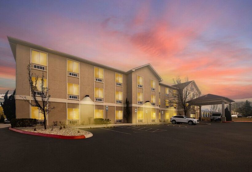 فندق Comfort Inn & Suites Airport Convention Center