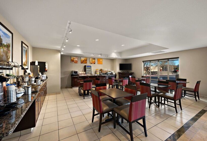 فندق Comfort Inn & Suites Airport Convention Center