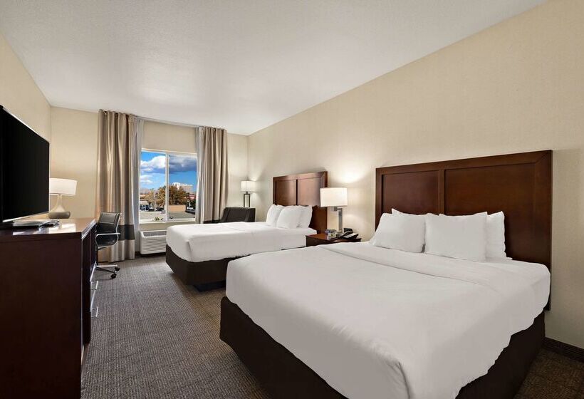 فندق Comfort Inn & Suites Airport Convention Center