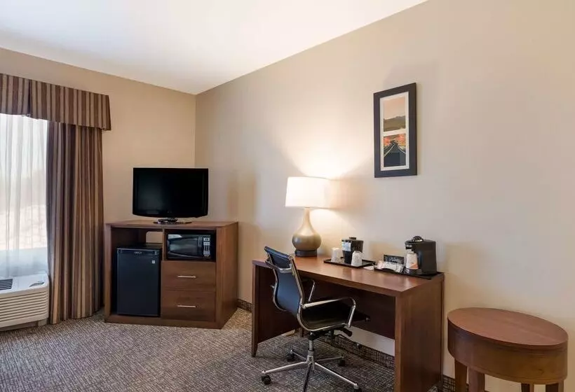 Hotelli Comfort Inn & Suites Las Vegas  Nellis