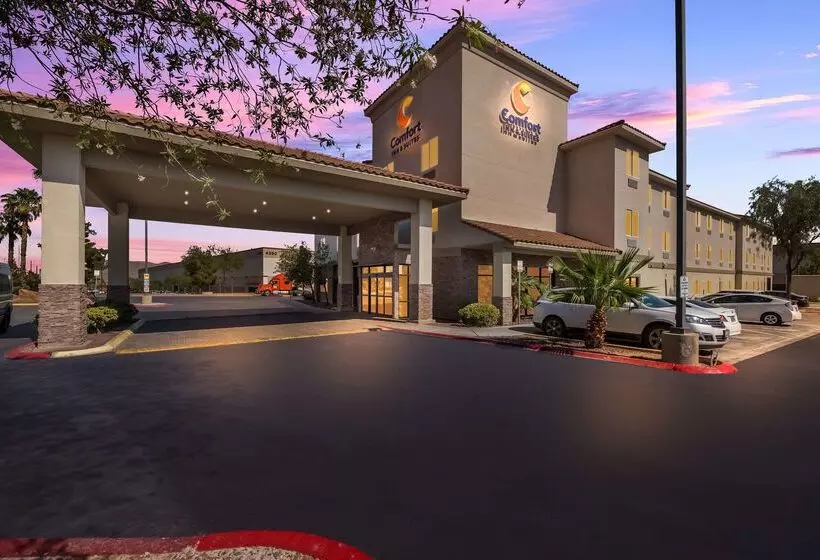 Hotelli Comfort Inn & Suites Las Vegas  Nellis
