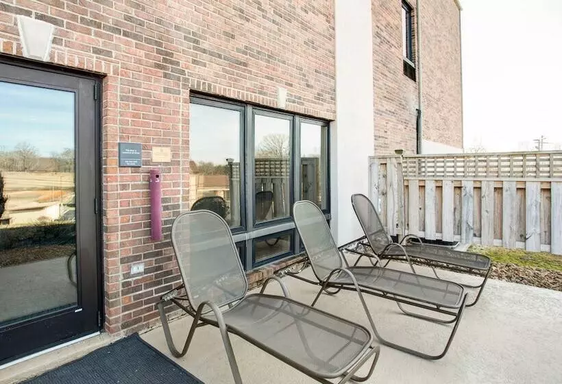 호텔 Comfort Suites