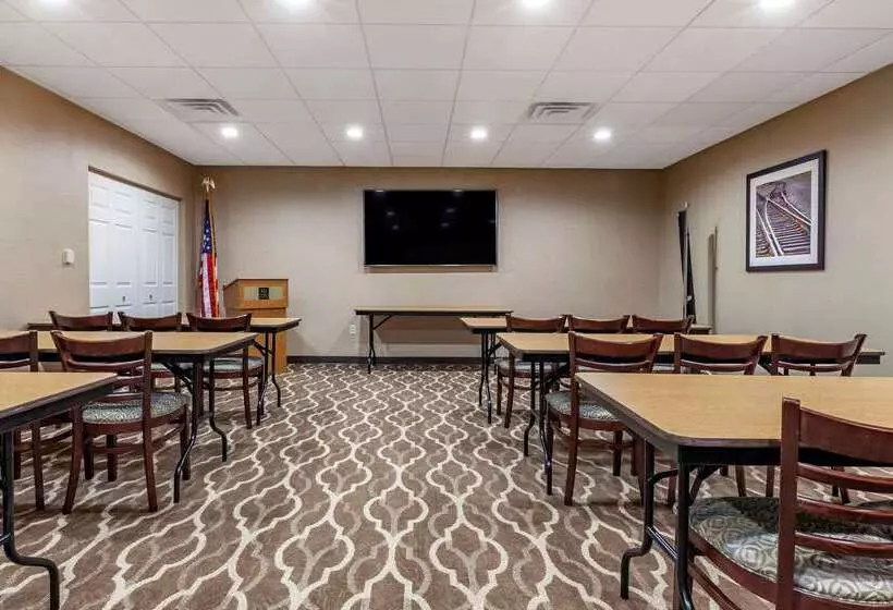 هتل Comfort Suites