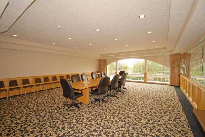 ホテル Comfort Suites Linn County Fairground And Expo