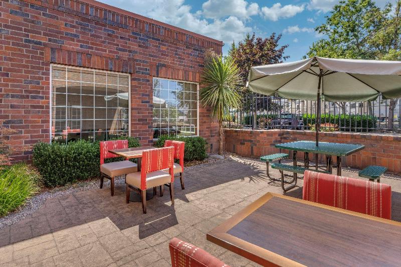 ホテル Comfort Suites Linn County Fairground And Expo