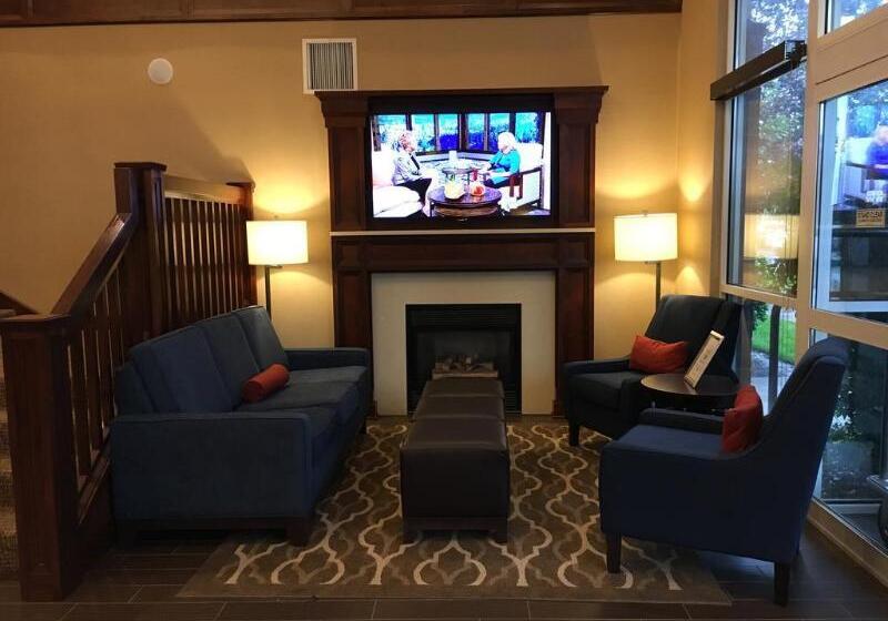 ホテル Comfort Suites Linn County Fairground And Expo