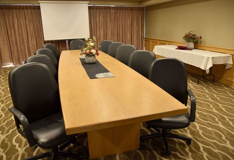 ホテル Comfort Suites Linn County Fairground And Expo