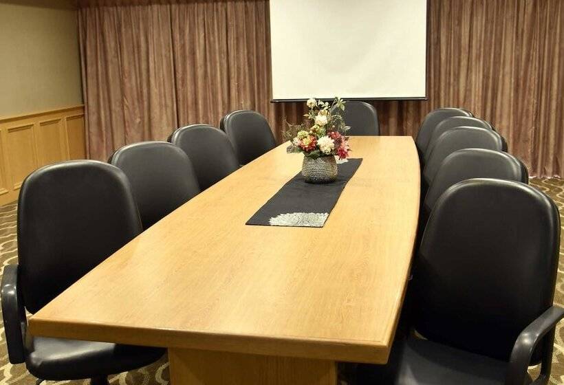 ホテル Comfort Suites Linn County Fairground And Expo