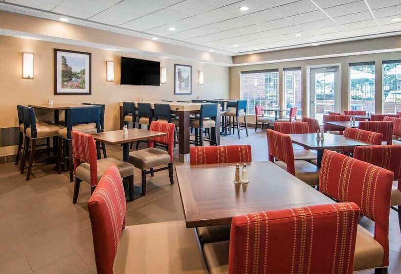 ホテル Comfort Suites Linn County Fairground And Expo