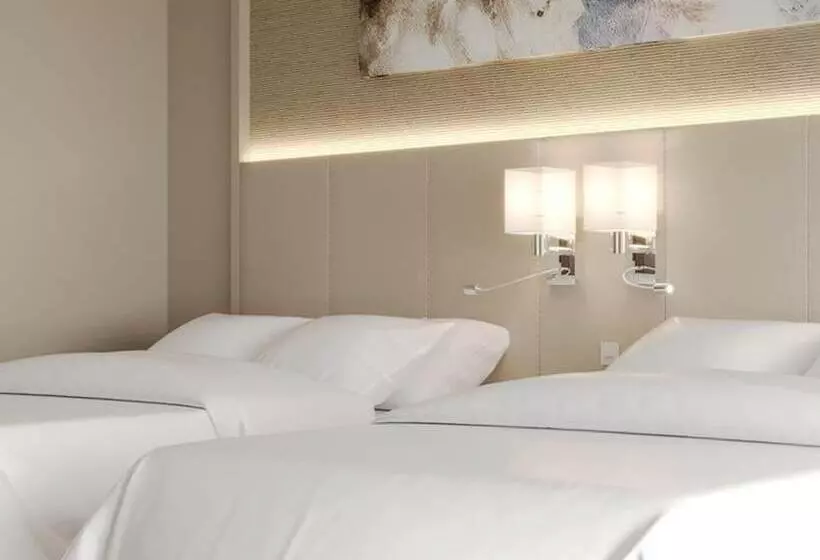 هتل Millennium Lakeview