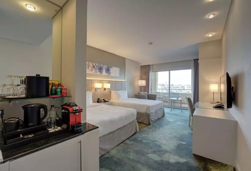 هتل Millennium Lakeview