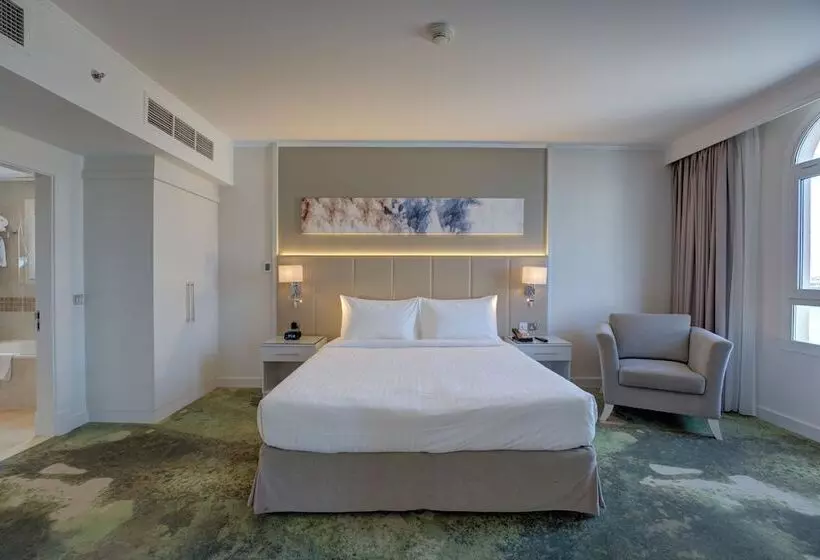 هتل Millennium Lakeview