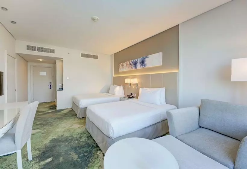 هتل Millennium Lakeview