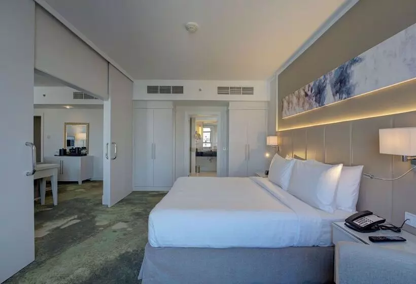 هتل Millennium Lakeview