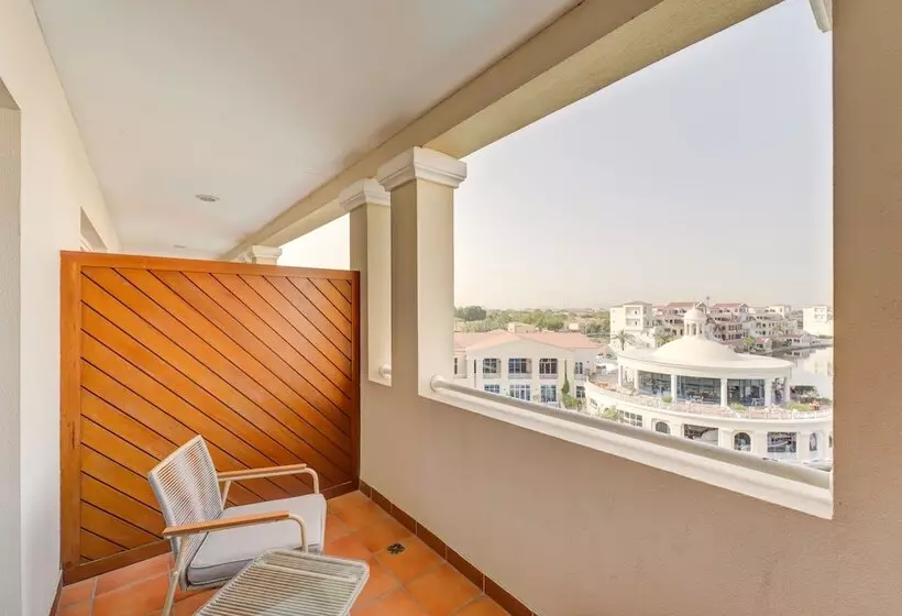 هتل Millennium Lakeview
