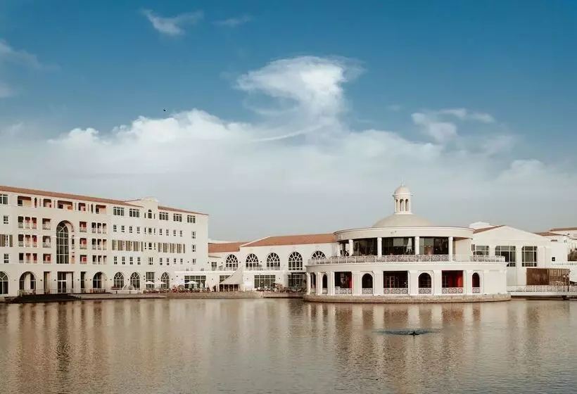هتل Millennium Lakeview