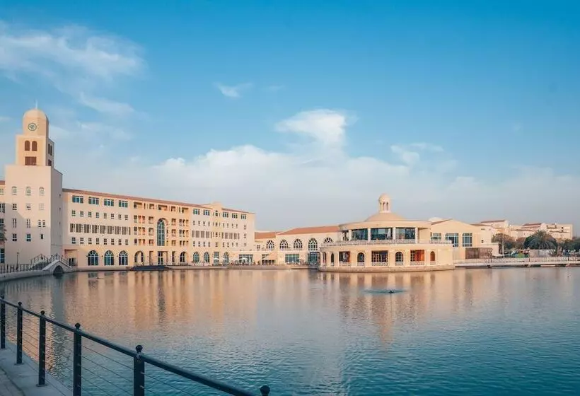 هتل Millennium Lakeview
