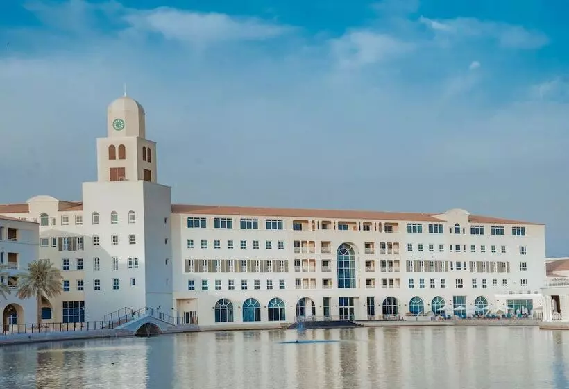 هتل Millennium Lakeview