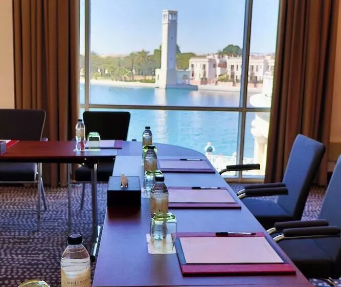 هتل Millennium Lakeview