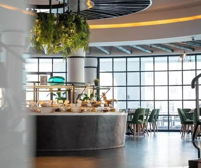 هتل Millennium Lakeview