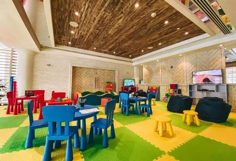 هتل Millennium Lakeview