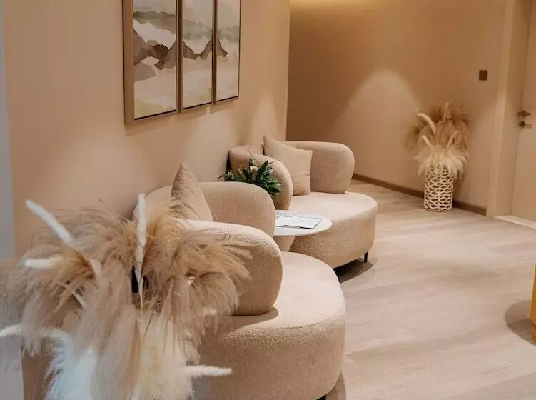 هتل Millennium Lakeview