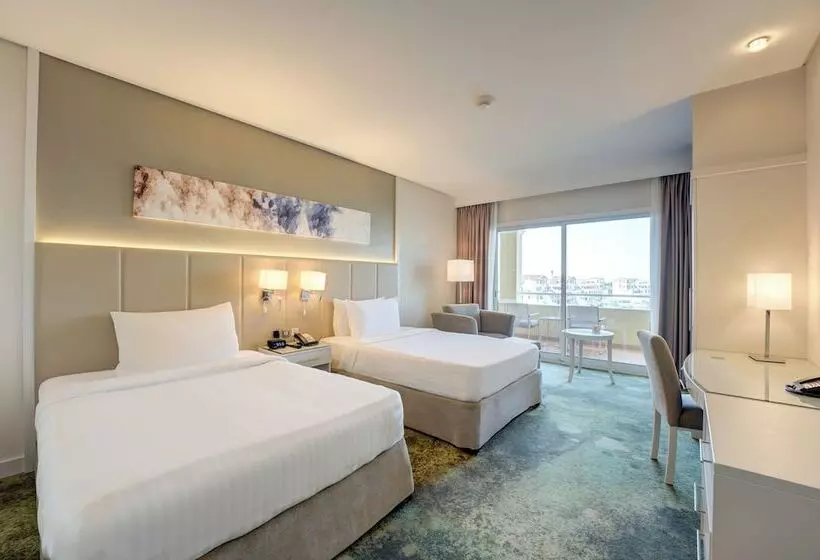 هتل Millennium Lakeview