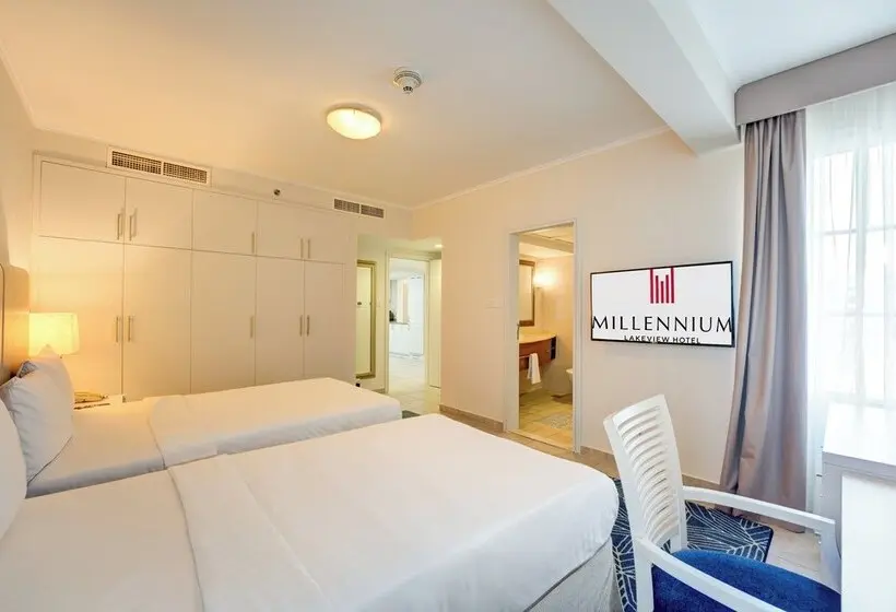 هتل Millennium Lakeview