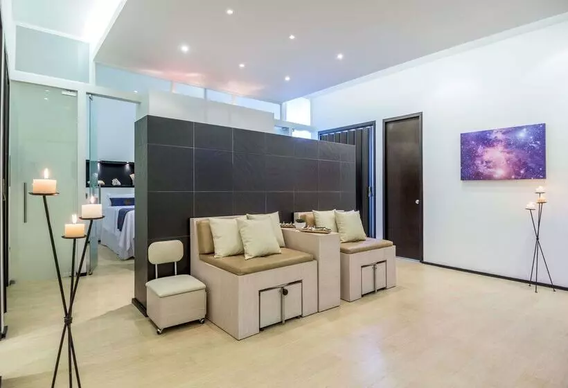 هتل NH Collection Medellin Royal