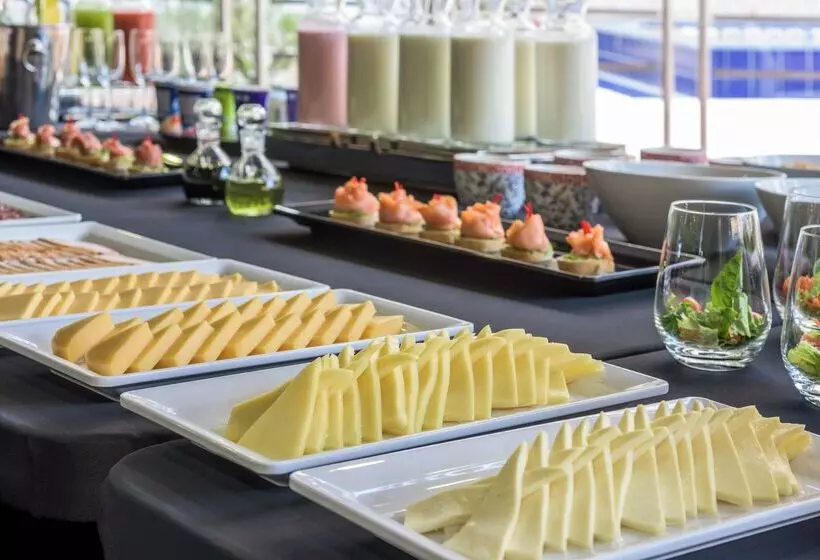 هتل NH Collection Medellin Royal