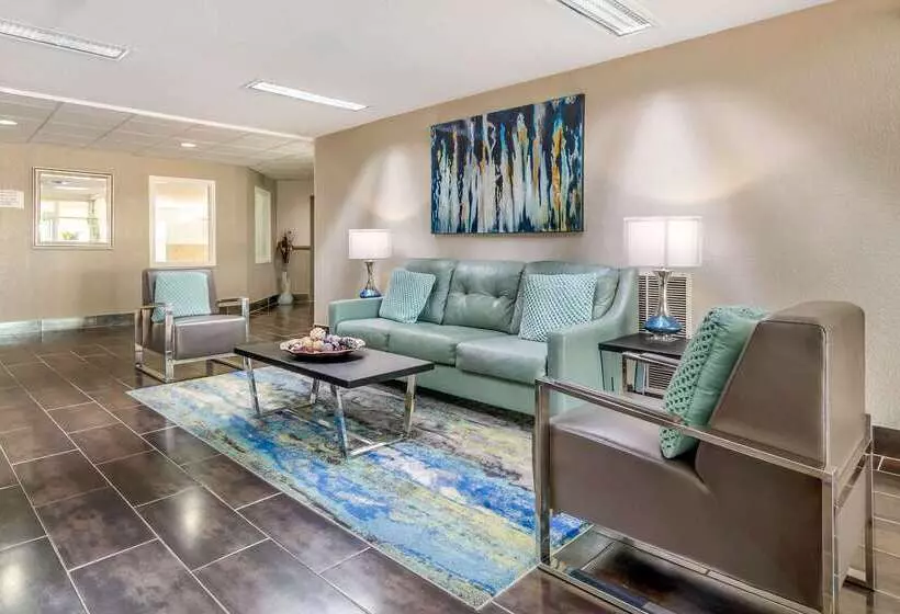 هتل Quality Suites Kansas City International Airport