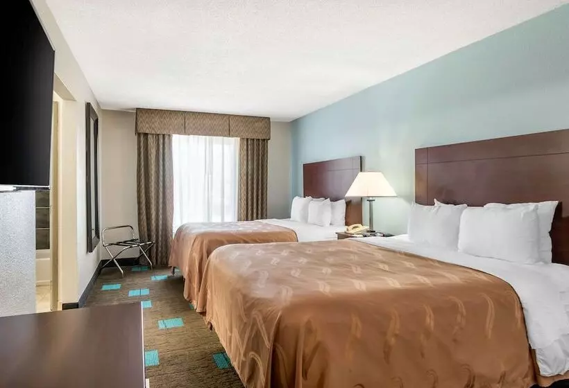 هتل Quality Suites Kansas City International Airport