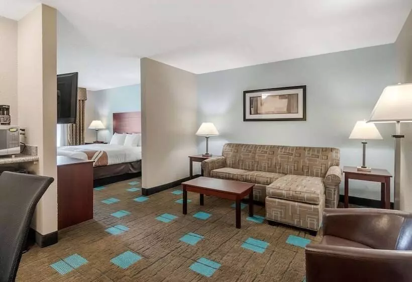 هتل Quality Suites Kansas City International Airport