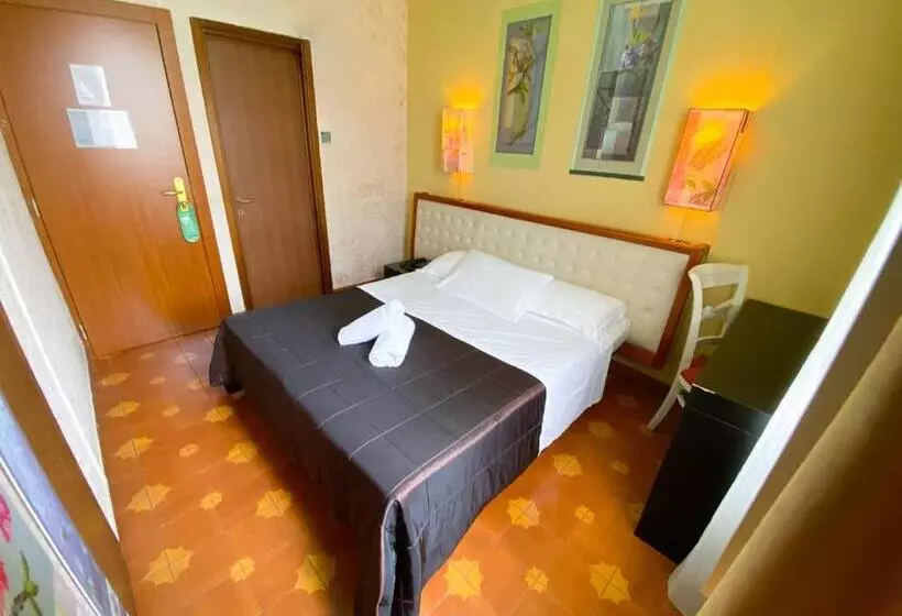 ホテル Roma Room