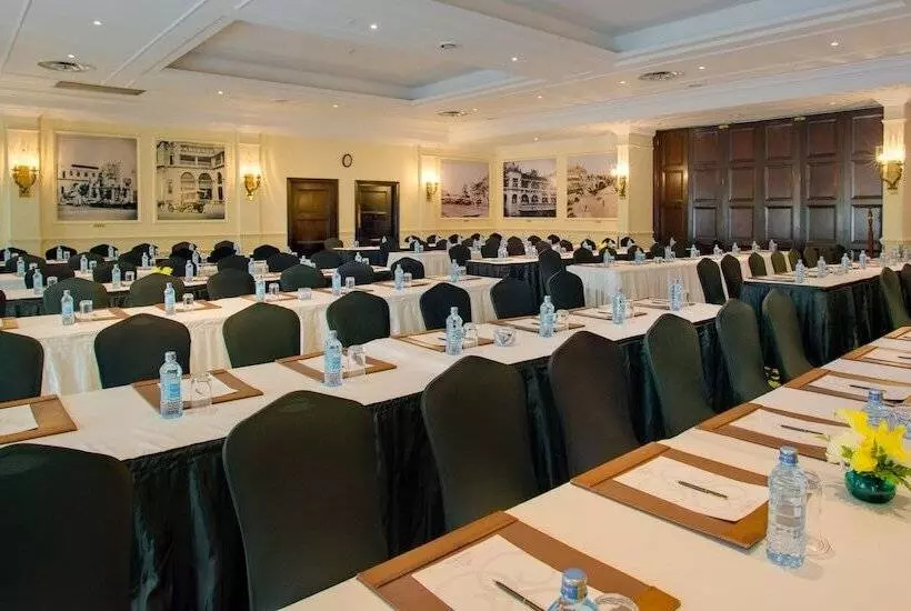 هتل Sarova Stanley