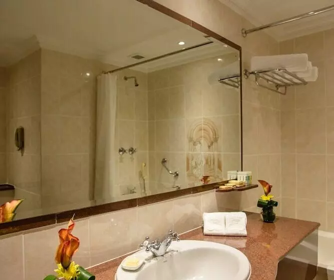 هتل Sarova Stanley