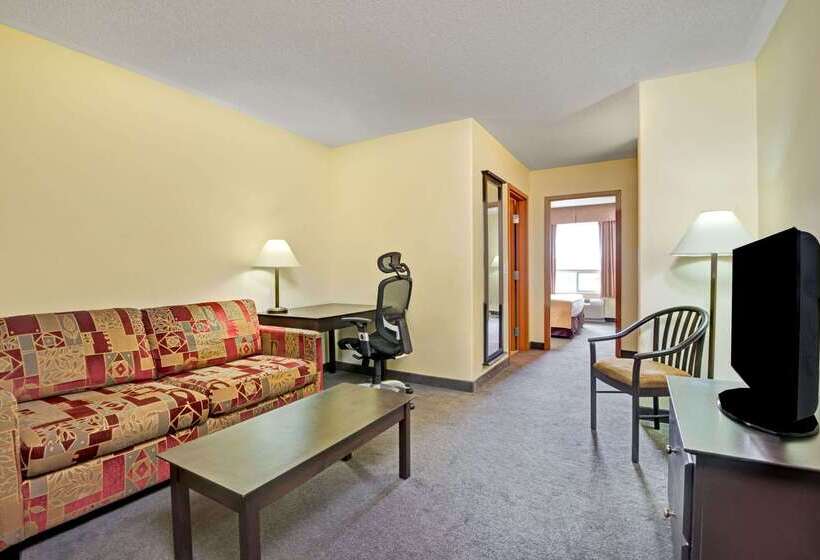 Отель Super 8 By Wyndham Barrie South