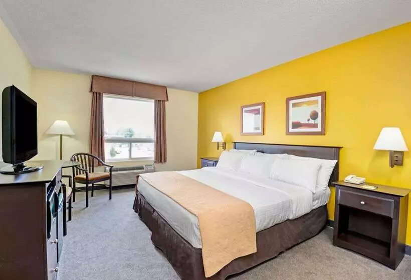 בית מלון כפרי Super 8 By Wyndham Barrie South