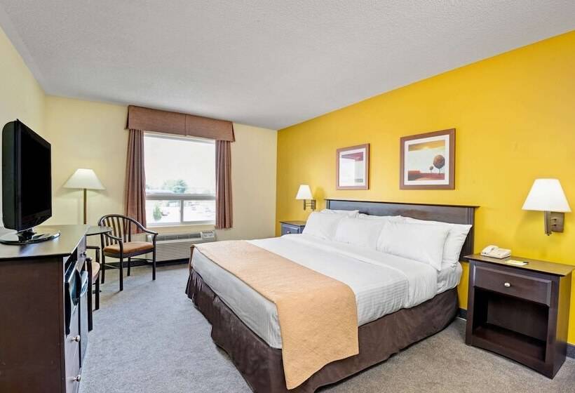 Отель Super 8 By Wyndham Barrie South