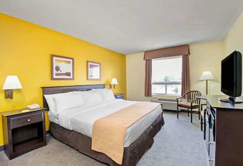 Отель Super 8 By Wyndham Barrie South