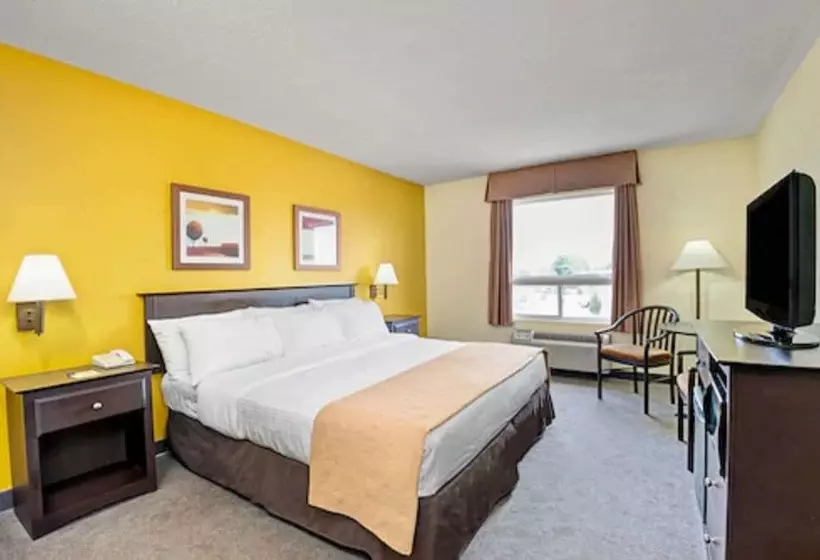 בית מלון כפרי Super 8 By Wyndham Barrie South