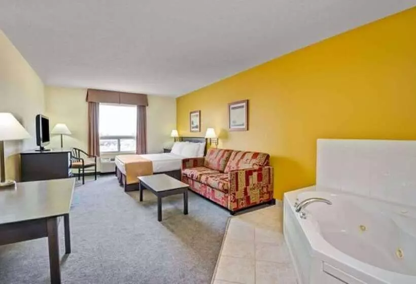 בית מלון כפרי Super 8 By Wyndham Barrie South