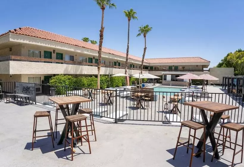 בית מלון כפרי The Infusion Beach Club